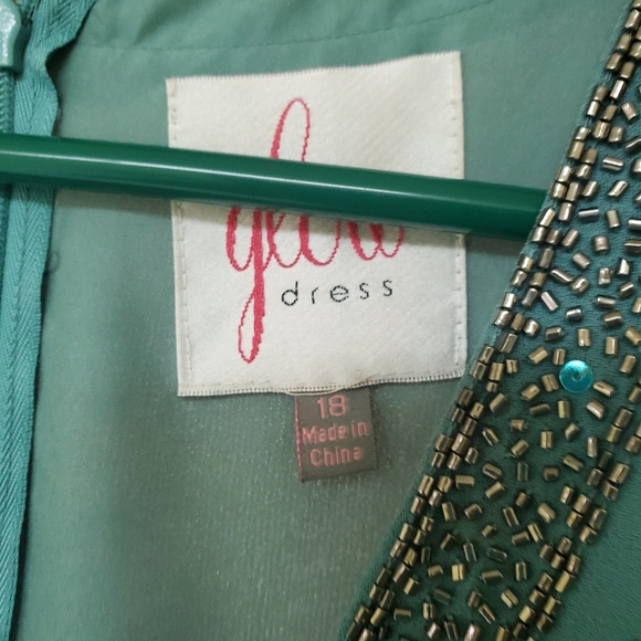 Gorgeous party gown. - Picture 3 of 3